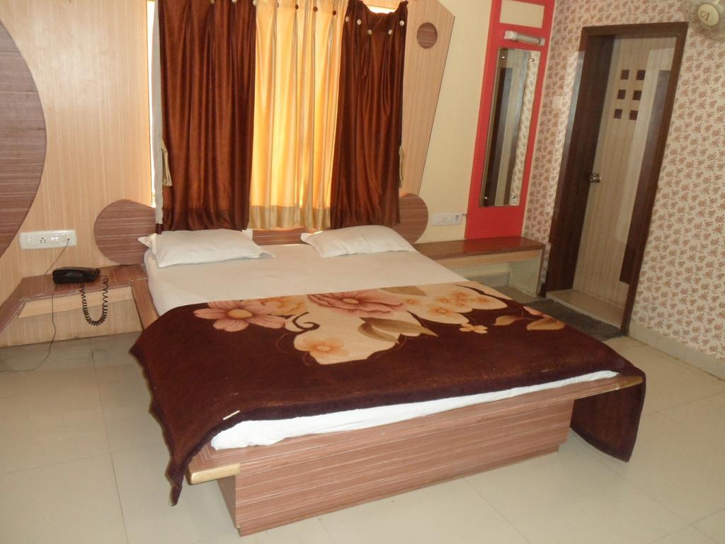 Hotel Raj Palace ทวารกา ภายนอก รูปภาพ