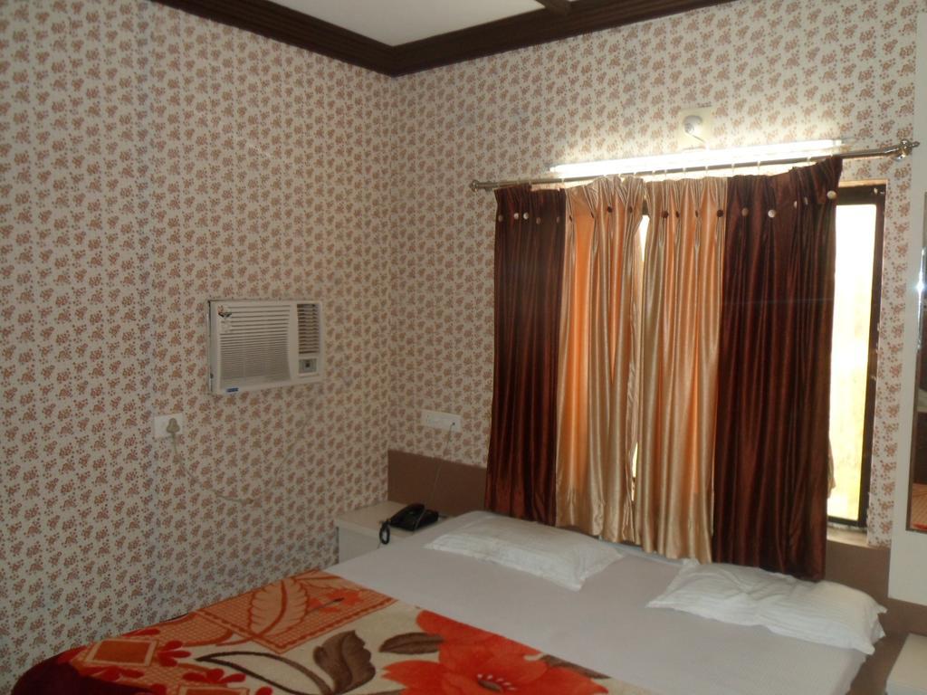 Hotel Raj Palace ทวารกา ภายนอก รูปภาพ