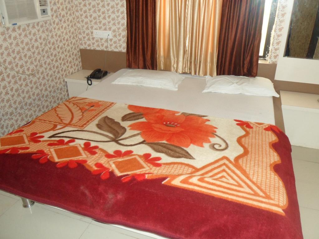 Hotel Raj Palace ทวารกา ภายนอก รูปภาพ
