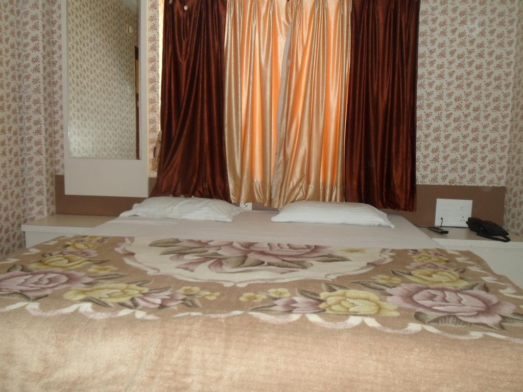 Hotel Raj Palace ทวารกา ภายนอก รูปภาพ